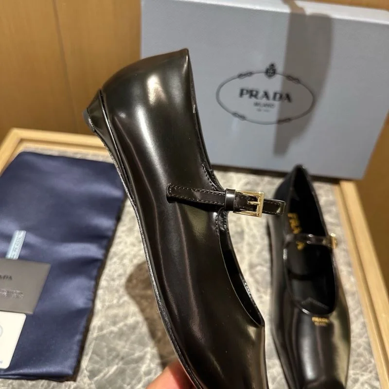 Seasonal Prada Low Shoes 34814
