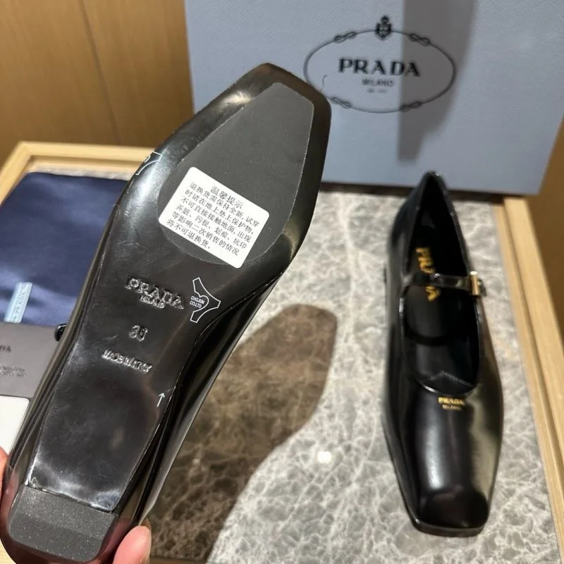Seasonal Prada Low Shoes 34814