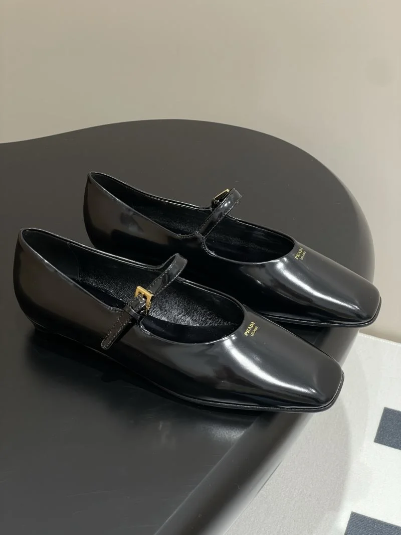 Trendy Prada Low Shoes 34815