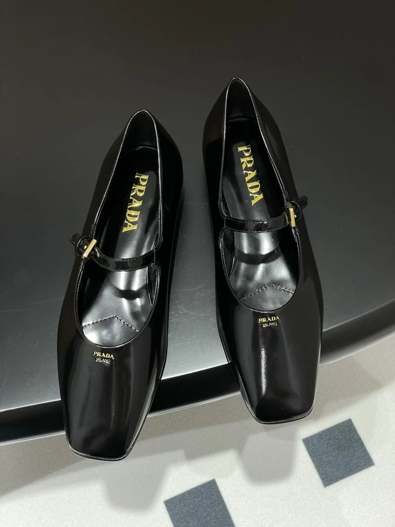 Trendy Prada Low Shoes 34815