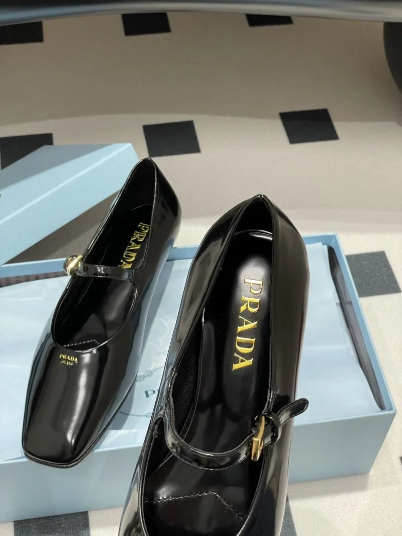 Trendy Prada Low Shoes 34815