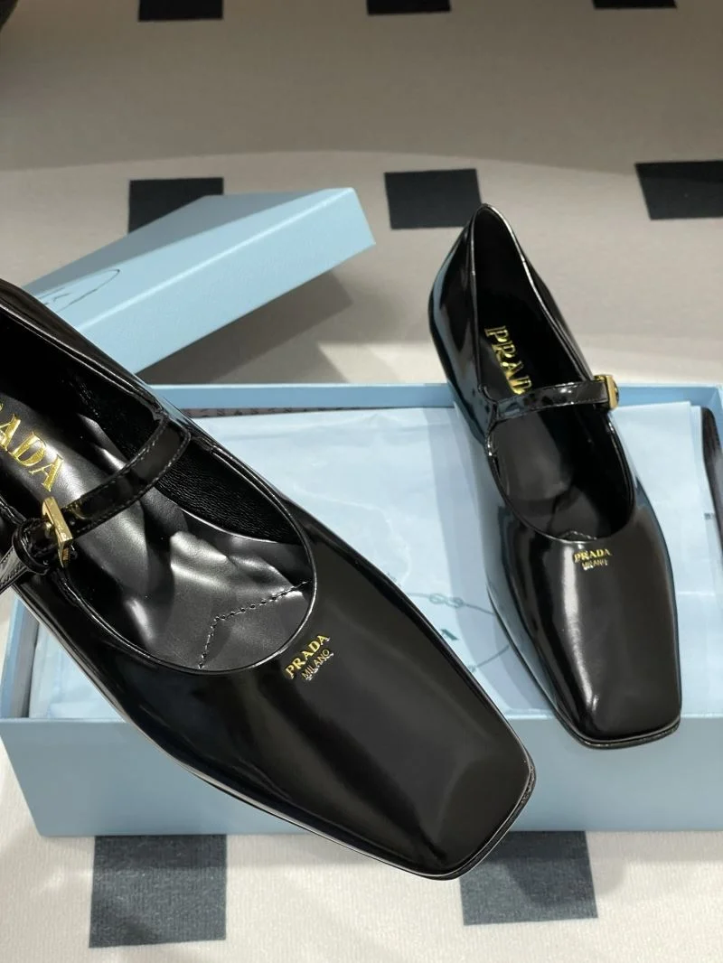 Trendy Prada Low Shoes 34815