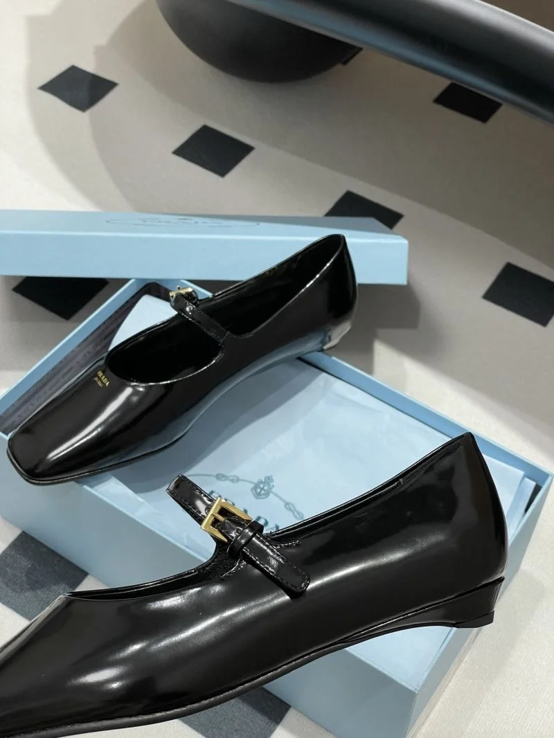 Trendy Prada Low Shoes 34815