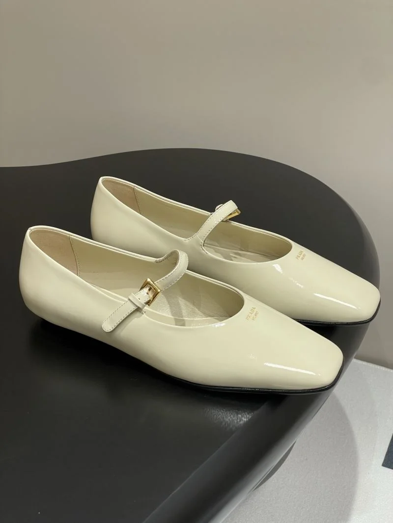 Original Prada Low Shoes 34812
