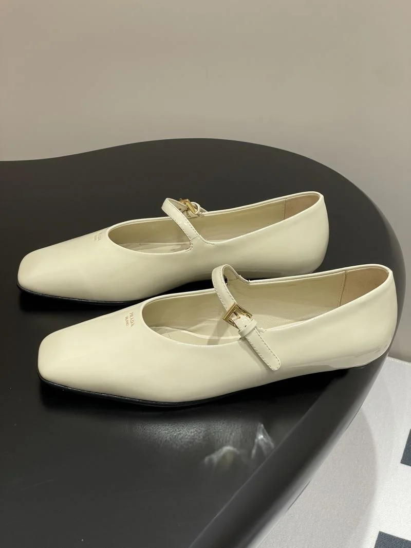 Original Prada Low Shoes 34812