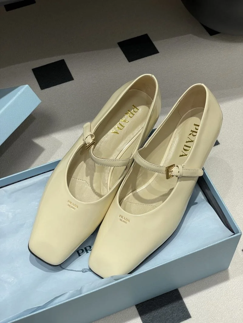 Original Prada Low Shoes 34812