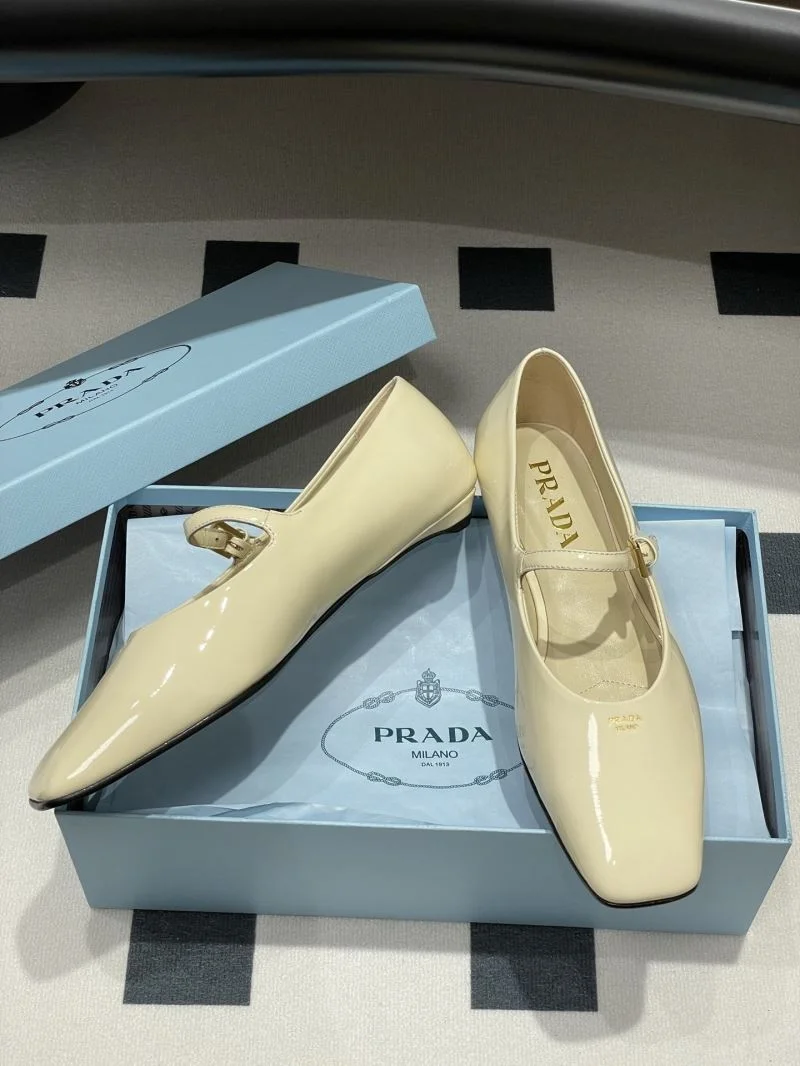 Original Prada Low Shoes 34812
