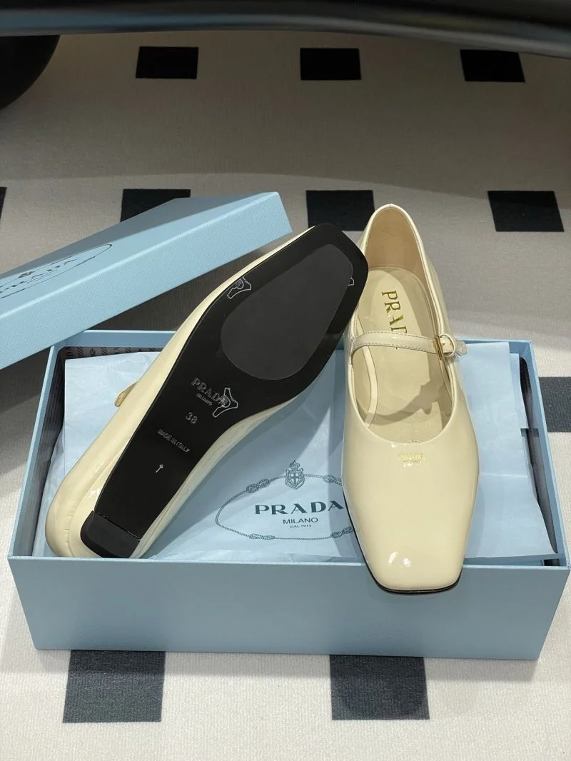 Original Prada Low Shoes 34812