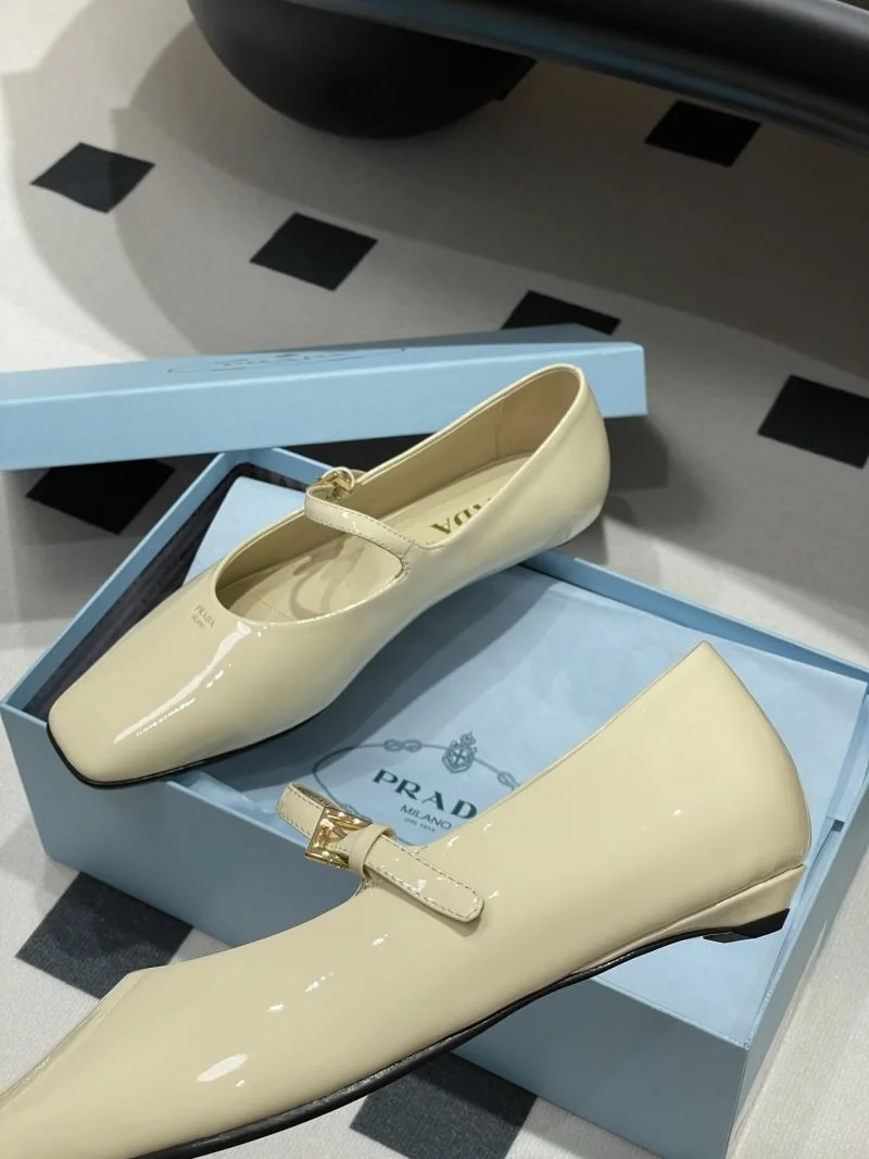 Original Prada Low Shoes 34812