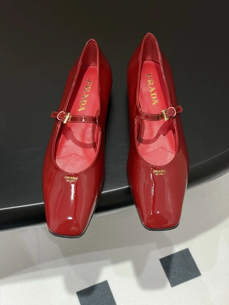Prada Low Shoes Lightweight 34811