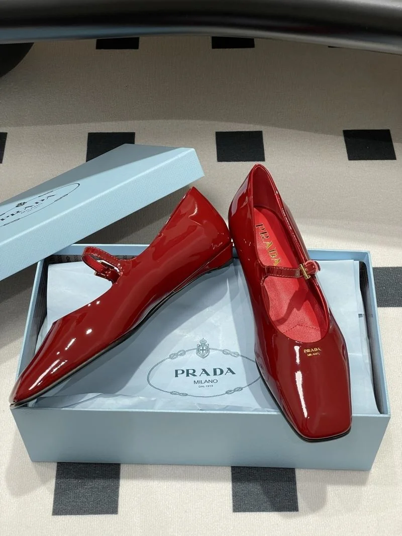 Prada Low Shoes Lightweight 34811