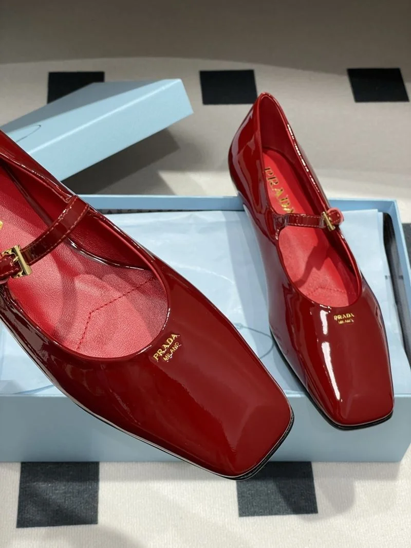 Prada Low Shoes Lightweight 34811