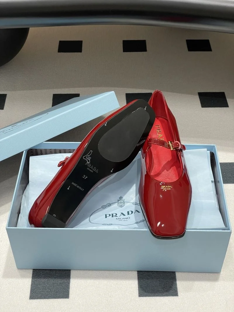 Prada Low Shoes Lightweight 34811