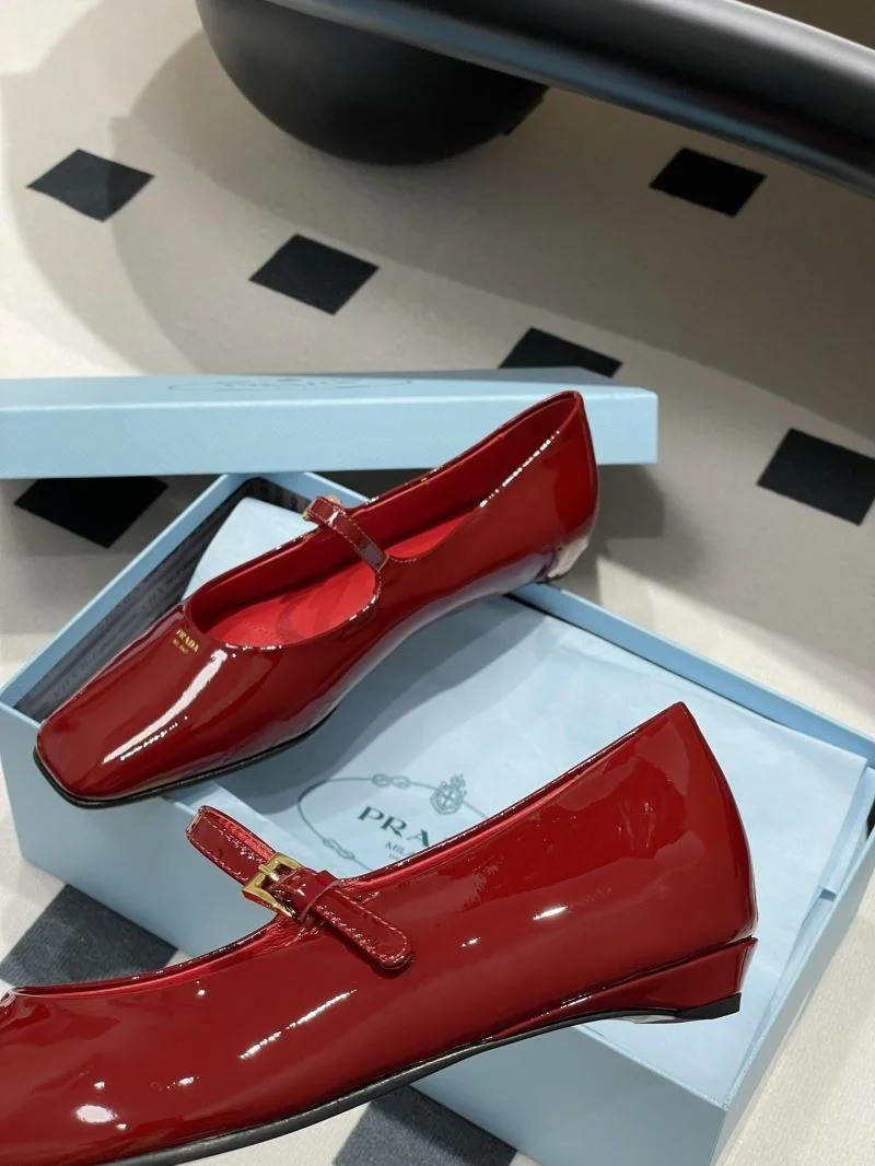 Prada Low Shoes Lightweight 34811