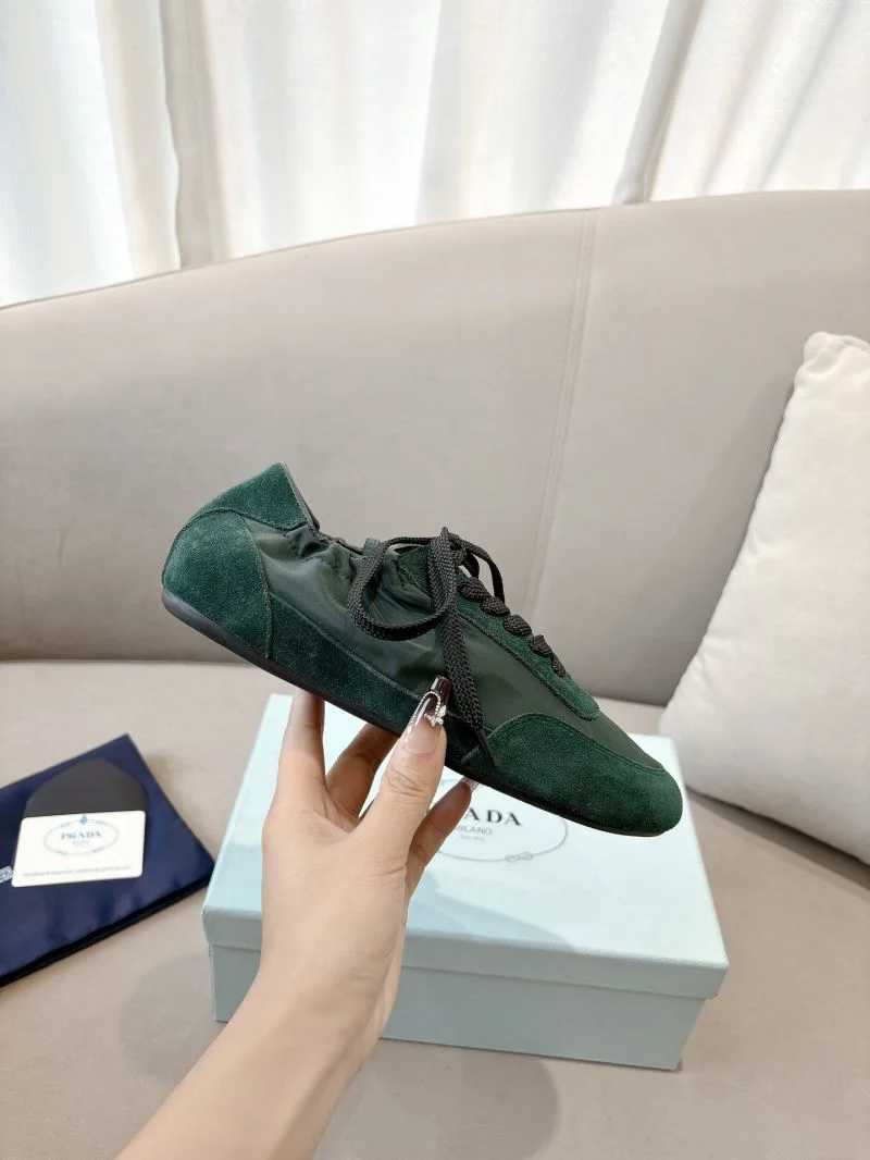 Prada Low Shoes Durable 34809