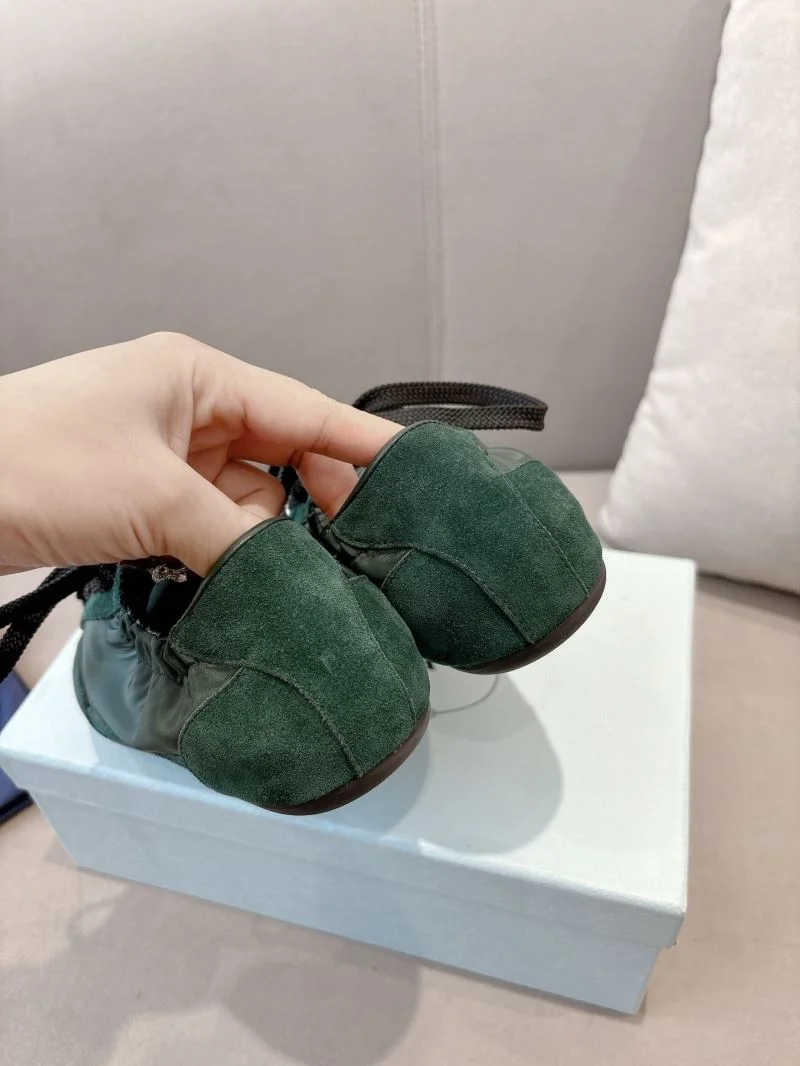 Prada Low Shoes Durable 34809