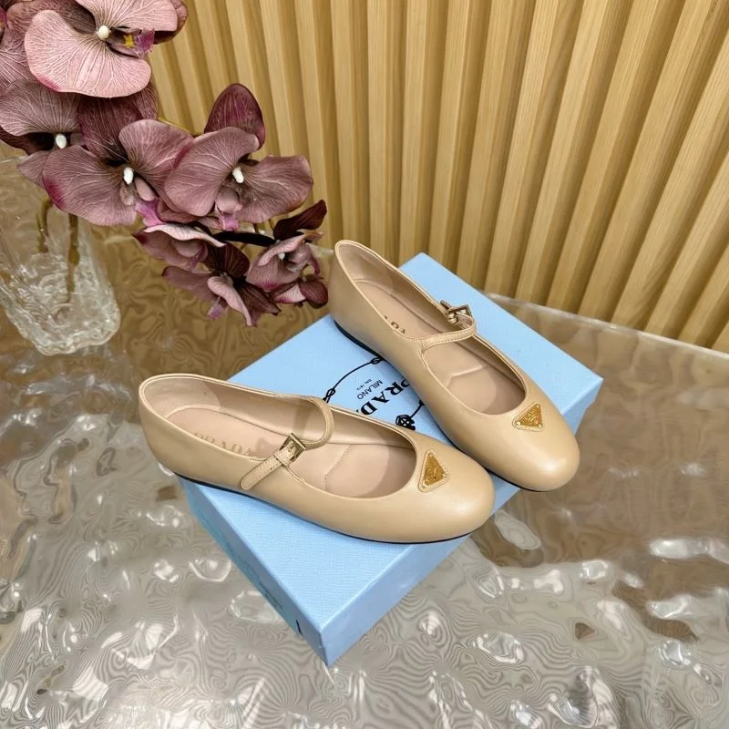 Compact Prada Low Shoes 34807