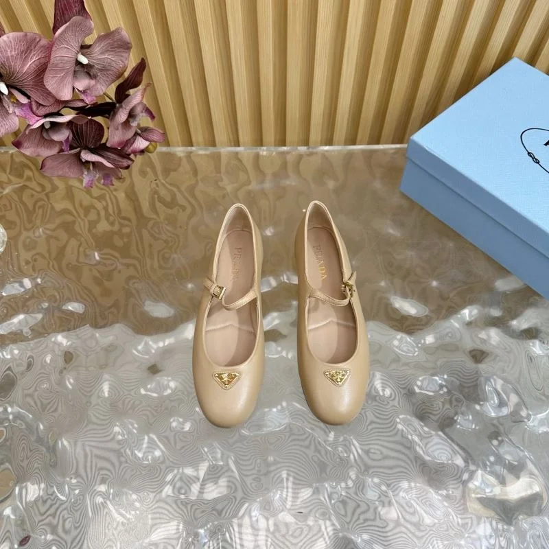 Compact Prada Low Shoes 34807