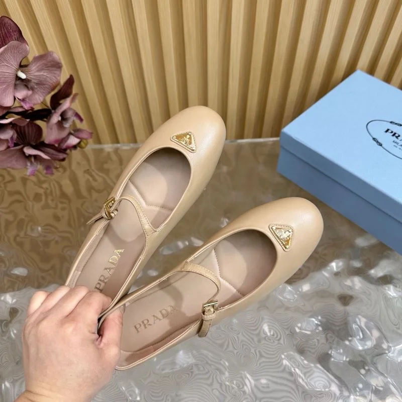 Compact Prada Low Shoes 34807