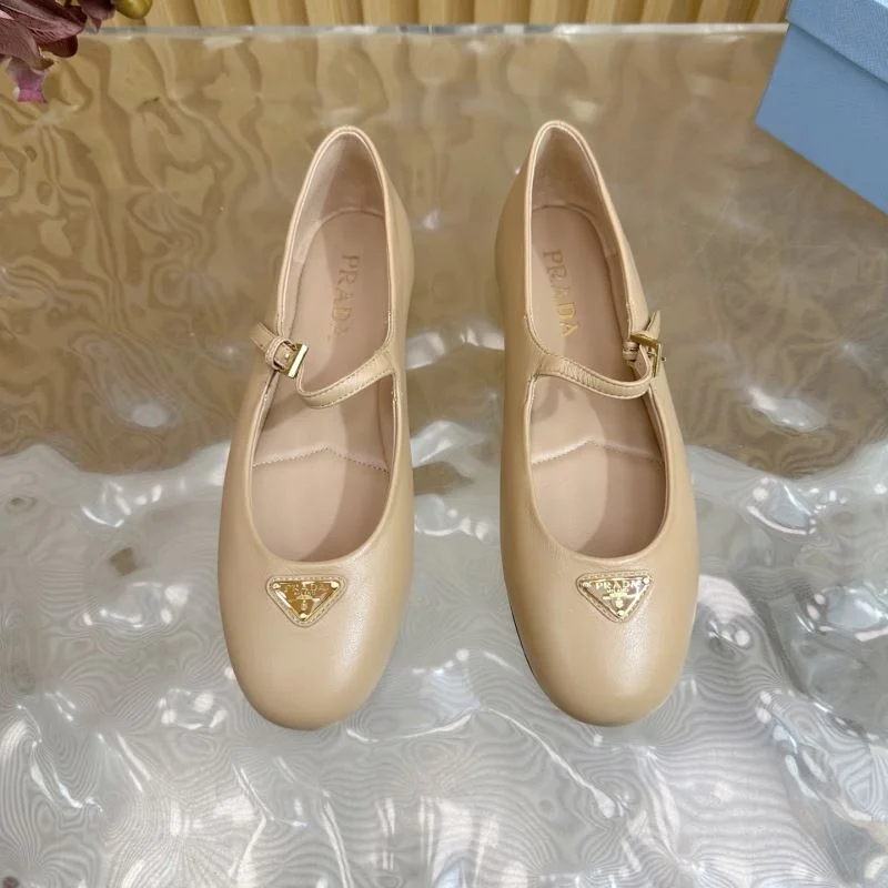 Compact Prada Low Shoes 34807