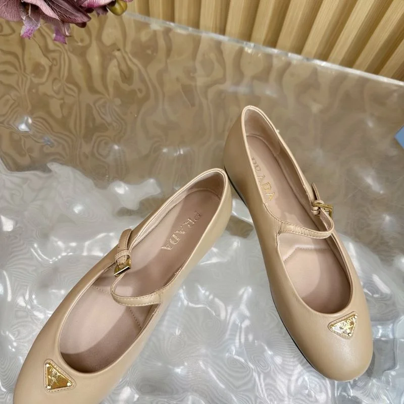 Compact Prada Low Shoes 34807