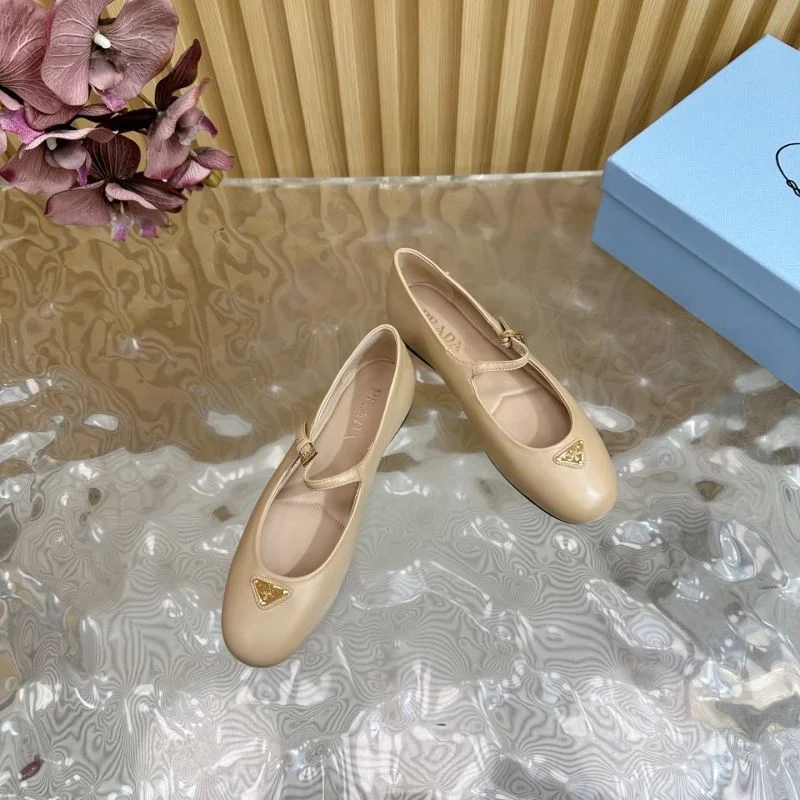 Compact Prada Low Shoes 34807