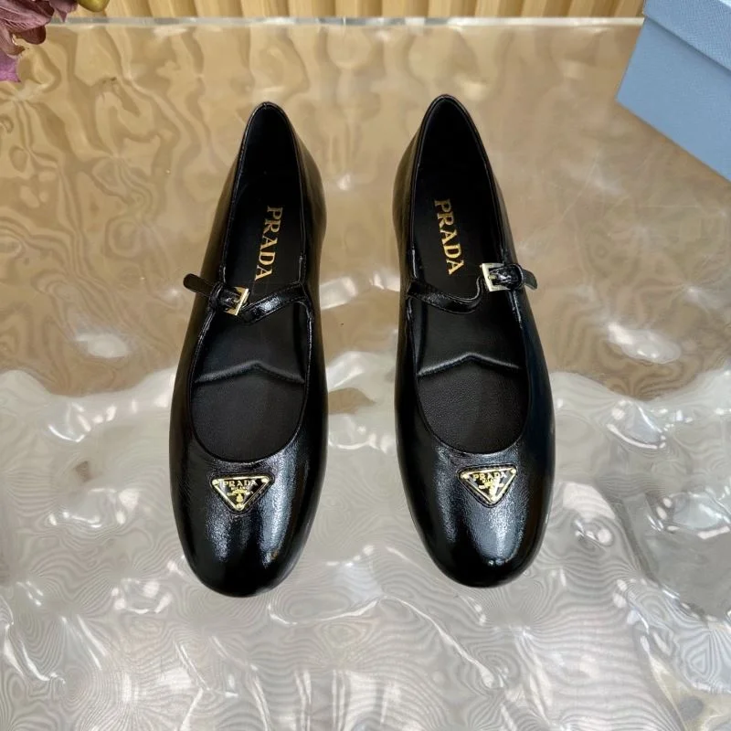 Prada Low Shoes Effortless 34784