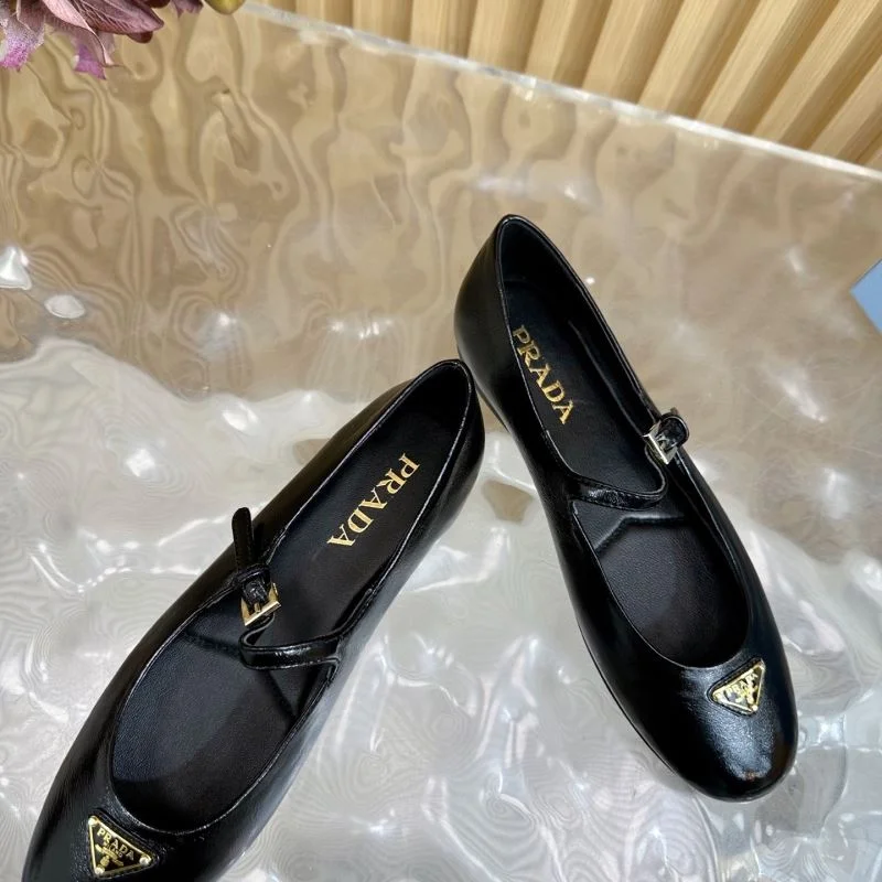 Prada Low Shoes Effortless 34784