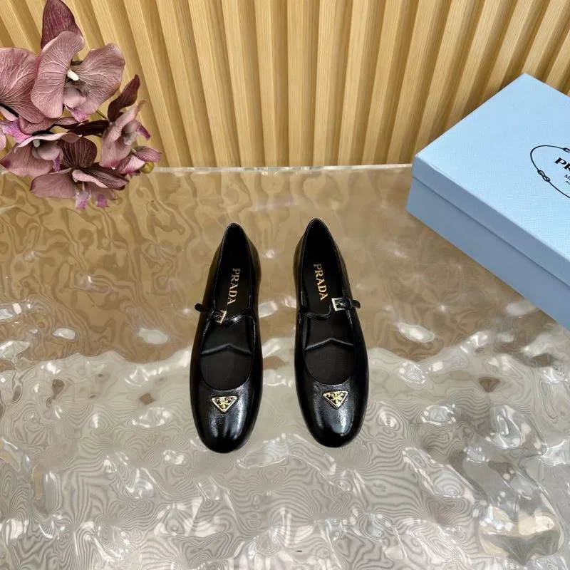Prada Low Shoes Effortless 34784
