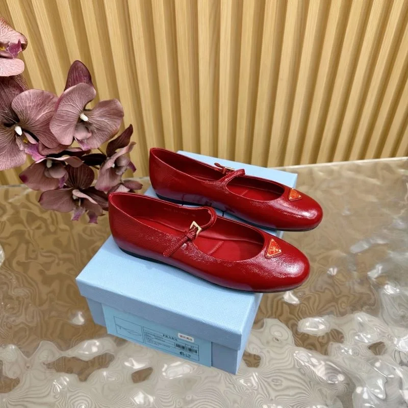Vibrant Prada Low Shoes 34793