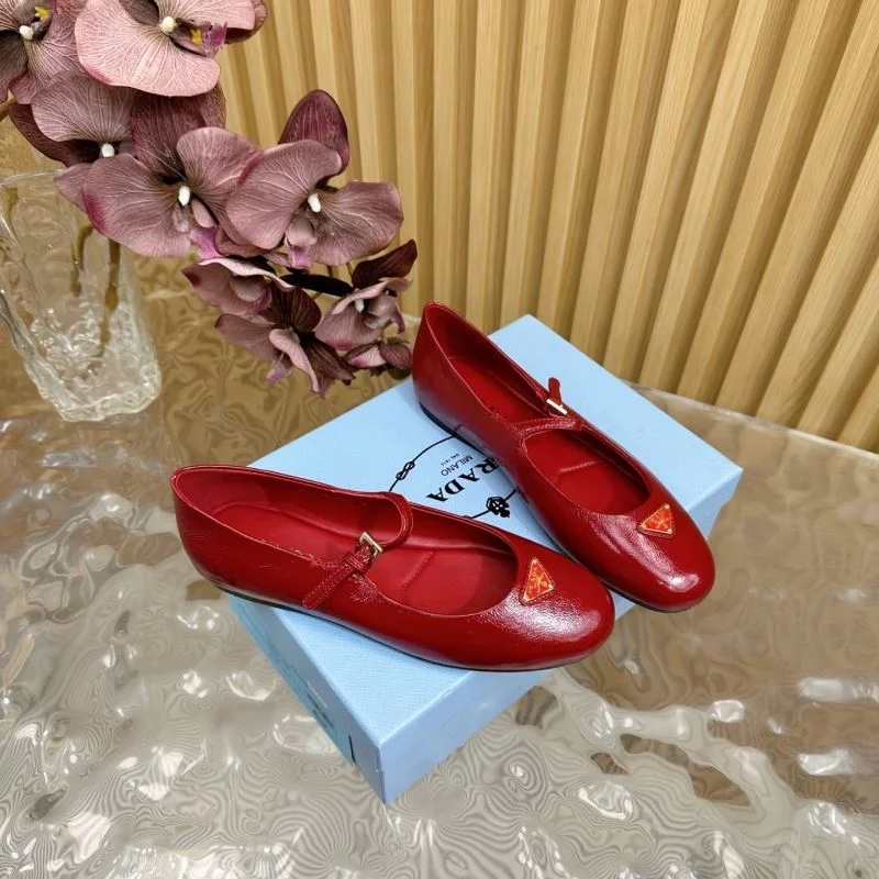Vibrant Prada Low Shoes 34793