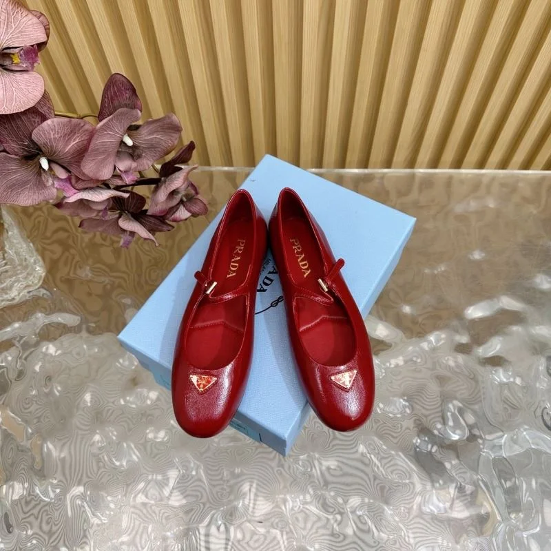 Vibrant Prada Low Shoes 34793