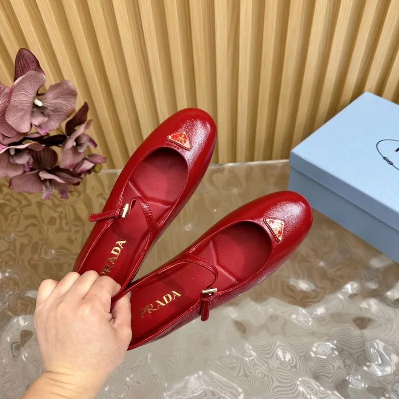 Vibrant Prada Low Shoes 34793