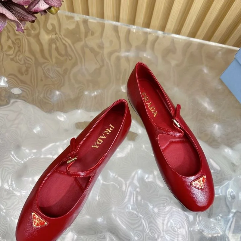 Vibrant Prada Low Shoes 34793