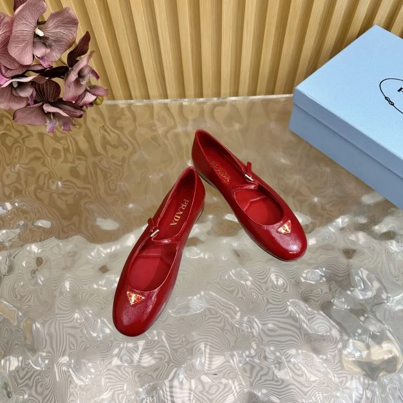 Vibrant Prada Low Shoes 34793