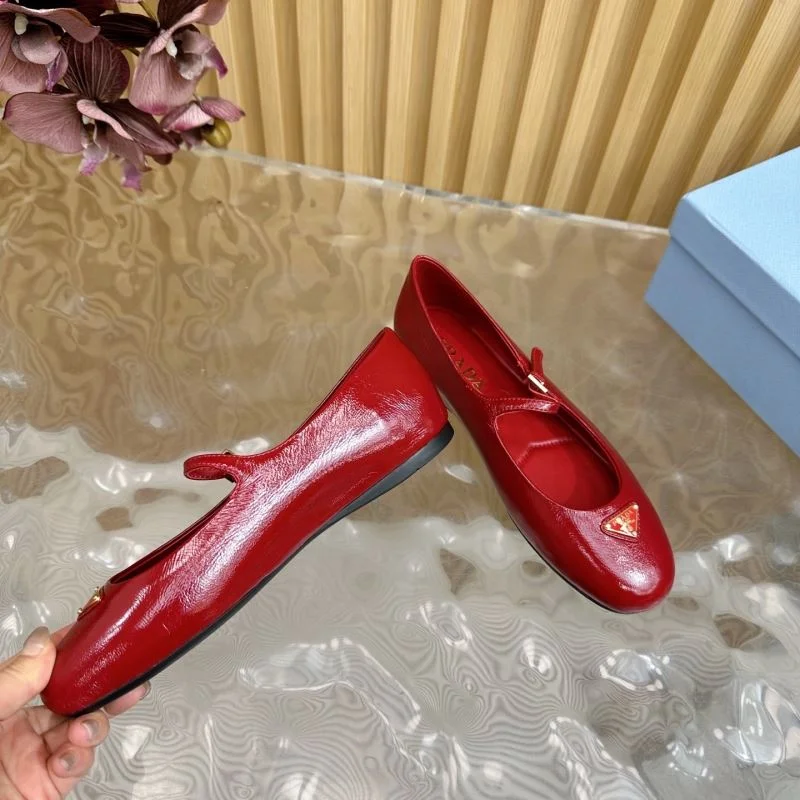 Vibrant Prada Low Shoes 34793
