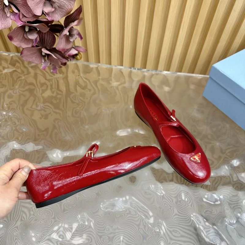 Vibrant Prada Low Shoes 34793