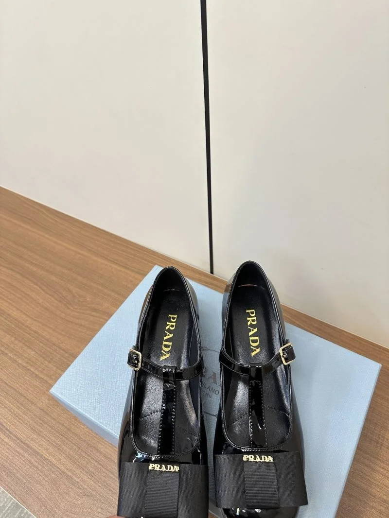 Prada Low Shoes ComfortFit 34804