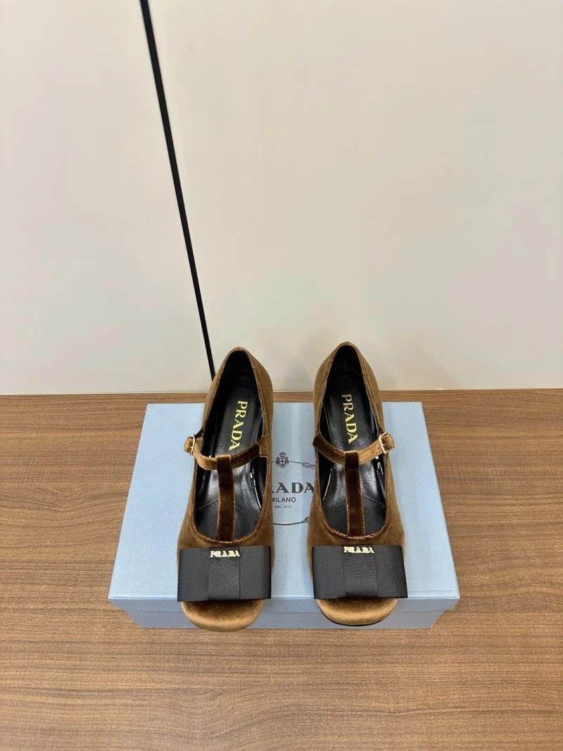 Prada Low Shoes Lightweight 34786