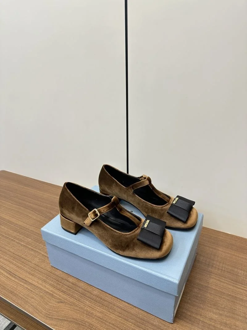 Prada Low Shoes Lightweight 34786