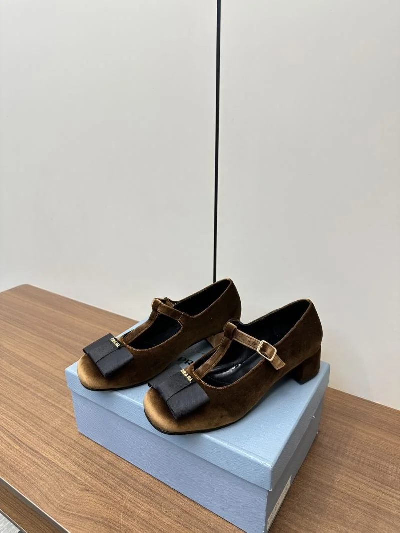Prada Low Shoes Lightweight 34786