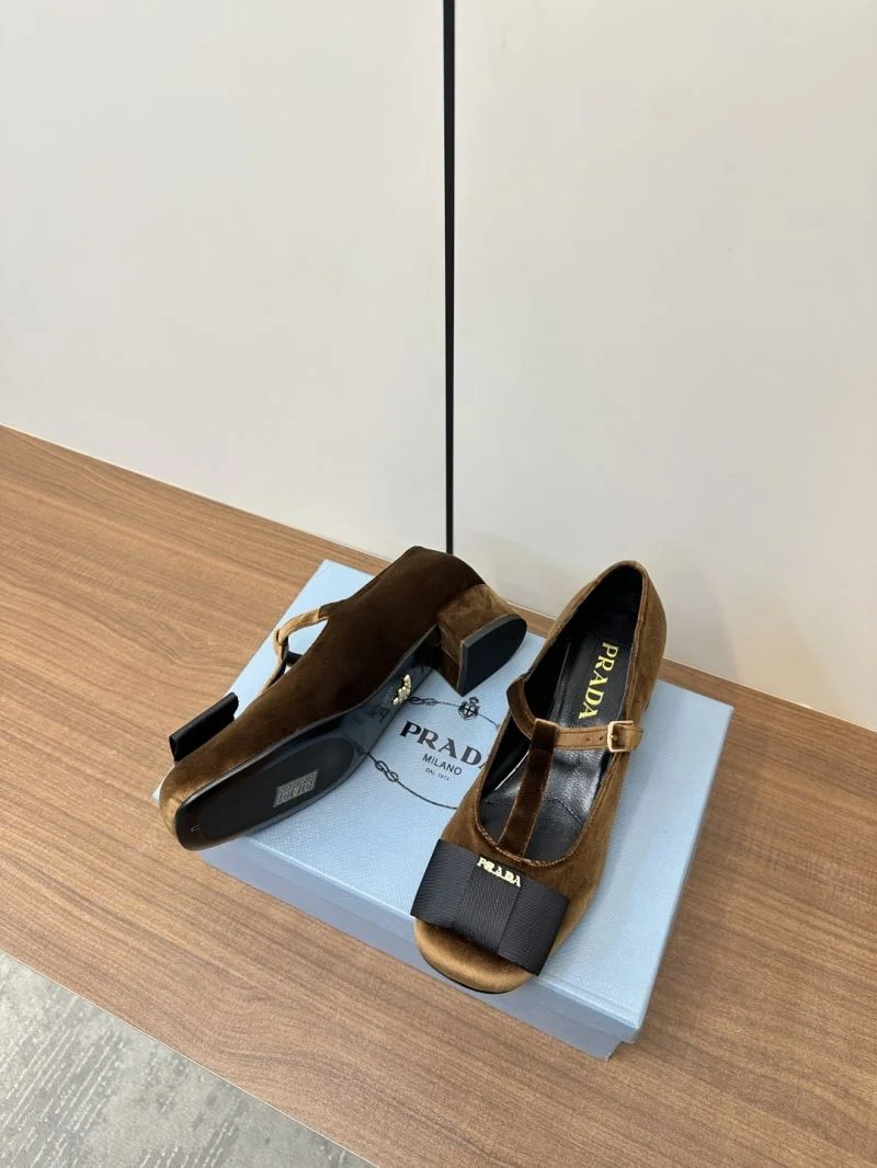 Prada Low Shoes Lightweight 34786
