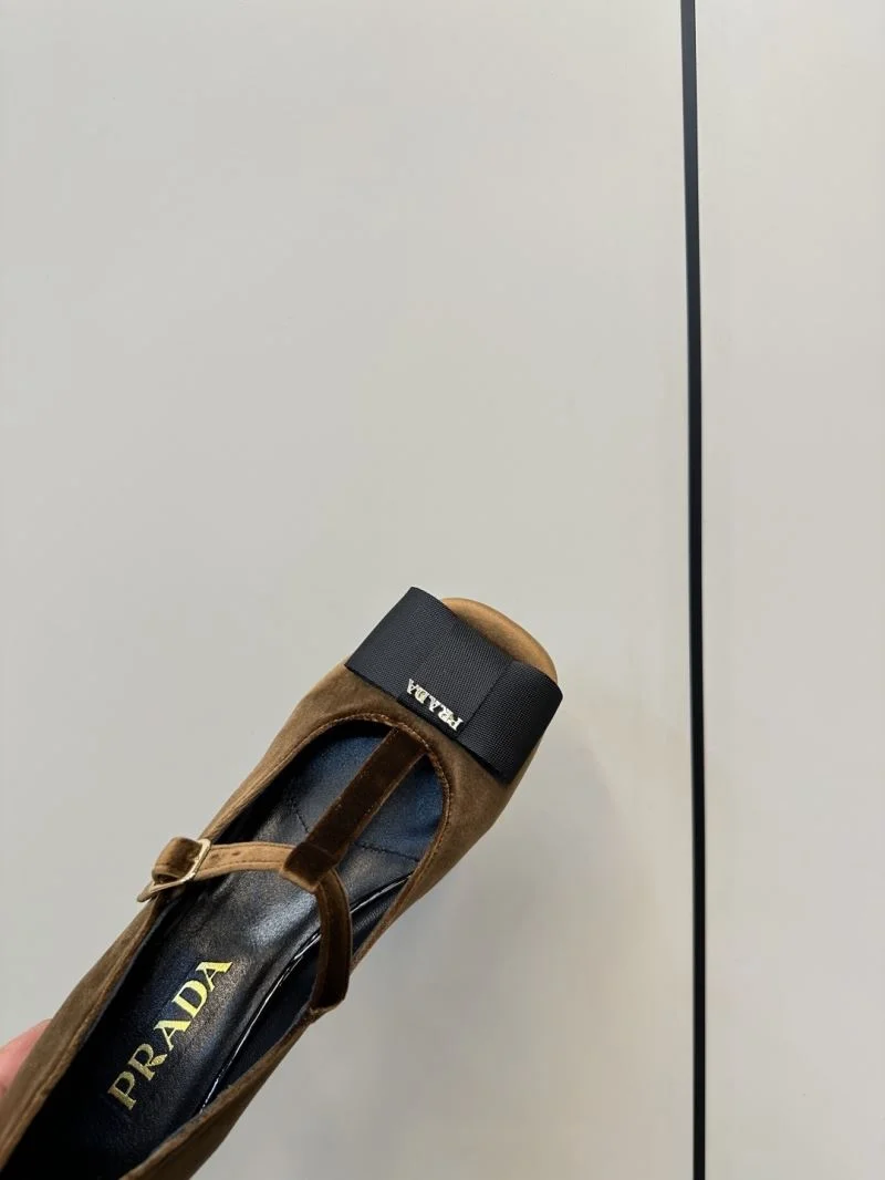 Prada Low Shoes Lightweight 34786