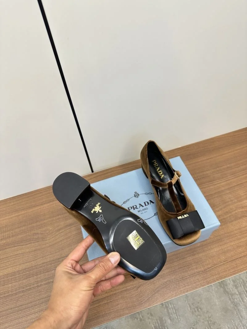 Prada Low Shoes Lightweight 34786