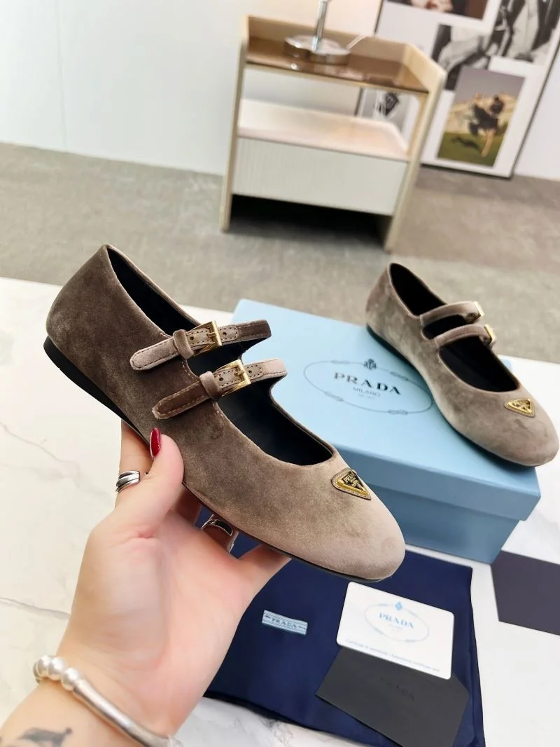 EasyMatch Prada Low Shoes 34788