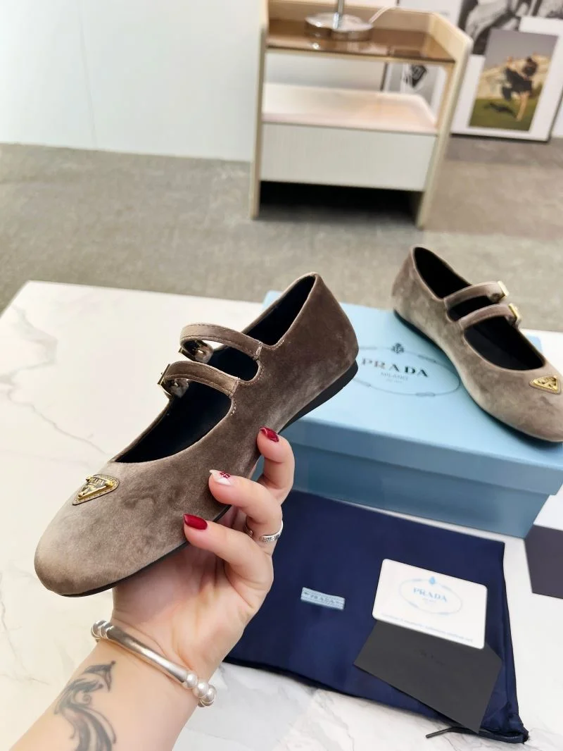 EasyMatch Prada Low Shoes 34788