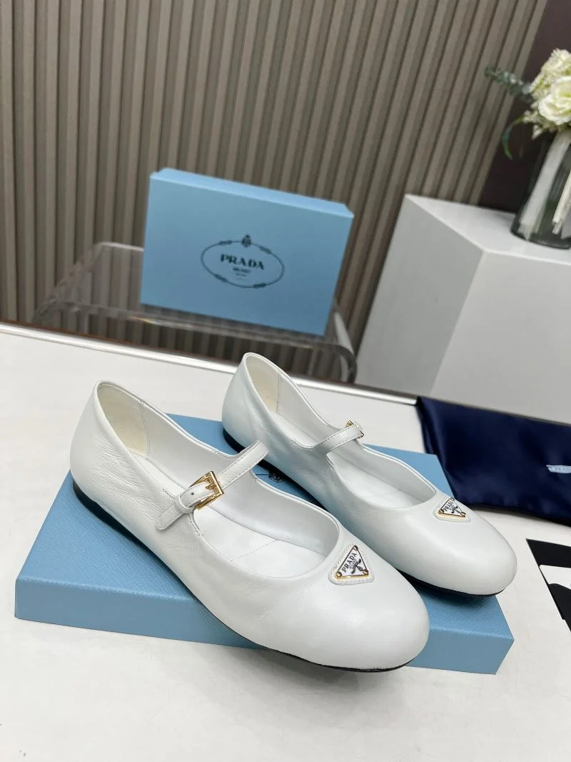 Prada Low Shoes Unisex 34796