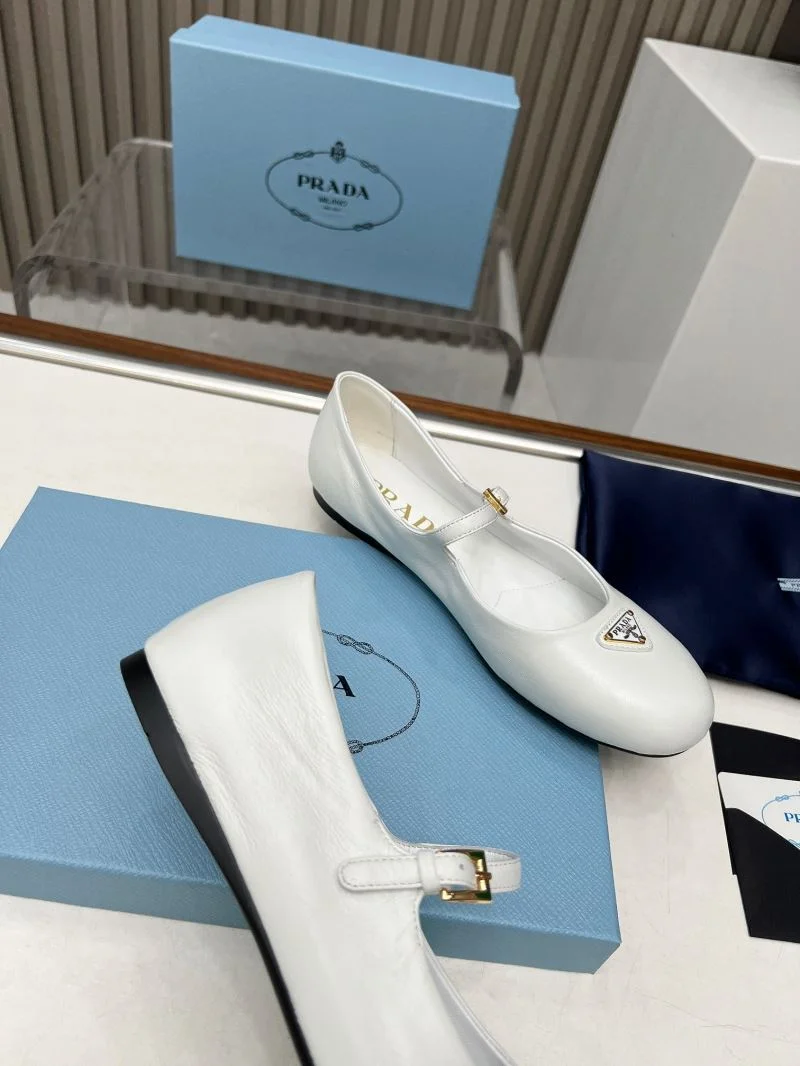 Prada Low Shoes Unisex 34796