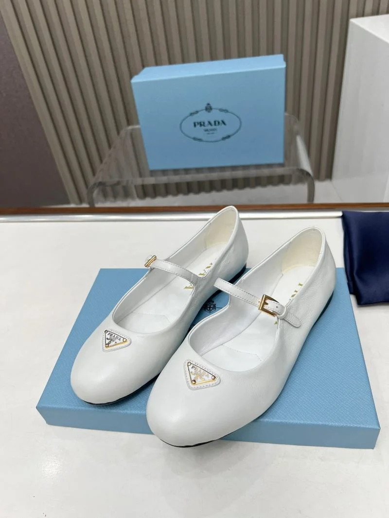 Prada Low Shoes Unisex 34796
