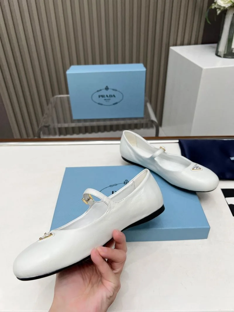 Prada Low Shoes Unisex 34796